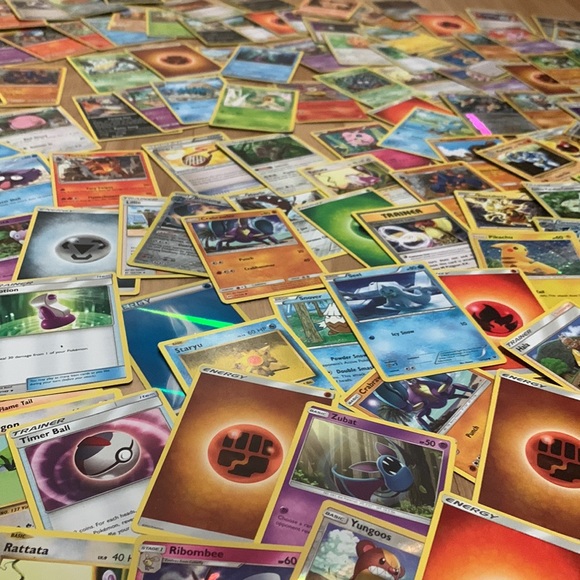 HUGE Lot of Pokémon Cards! - Picture 5 of 6